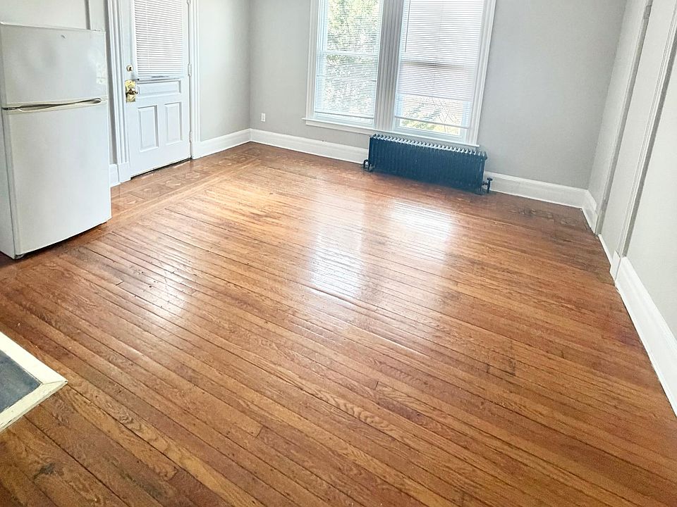 2nd image of 172 Fountain St APT 1R