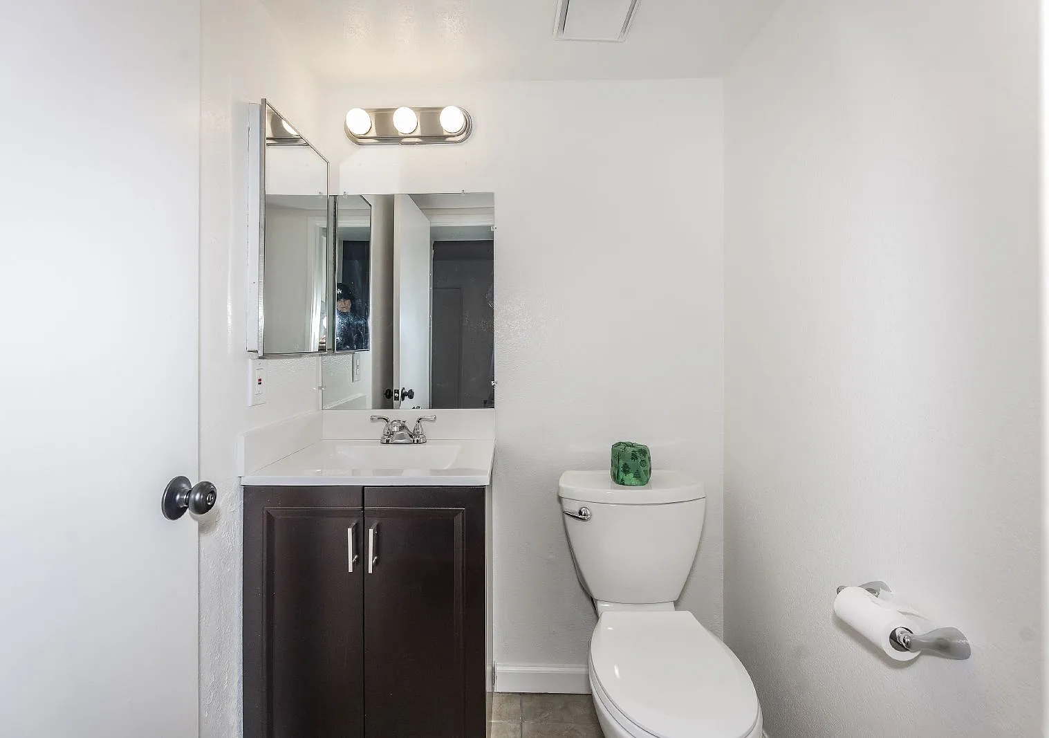2 bed, 1.0 bath, $1,200 — Photo 4