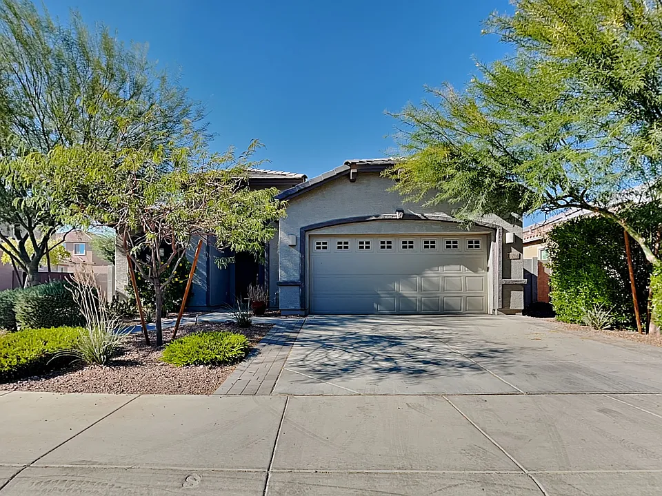 21266 W Wilshire Dr