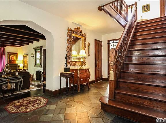 3rd image of 164 Oxford Blvd