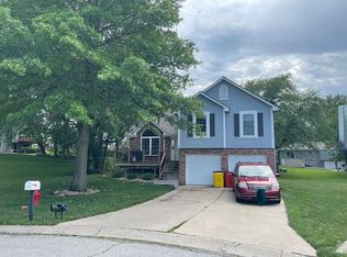 300 SE Sunnyside School Cir, Blue Springs, MO 64014