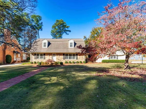 1102 S Crescent Dr, Smithfield, NC 27577