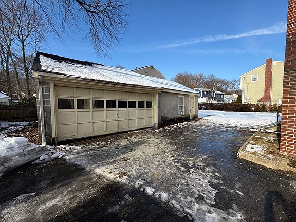 2nd image of 16-16 Willard St #A