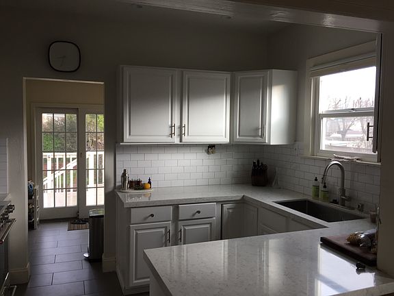 4th image of 22 Mariposa Ave