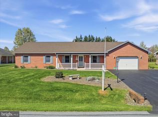 1217 S Pointe Dr, Hagerstown, MD