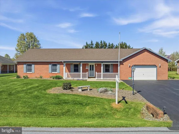 1217 S Pointe Dr, Hagerstown, MD 21740