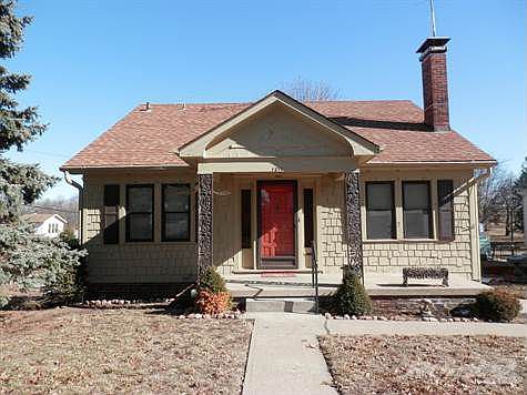 Adorable 1 1/2 Story Cottage