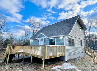 102 Sandstone Dr, Dingmans Ferry, PA 18328