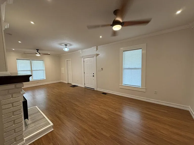 903 E New York Ave — Photo 11