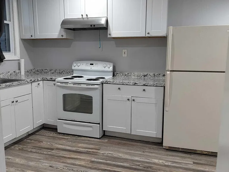 141 Grove St — Photo 20