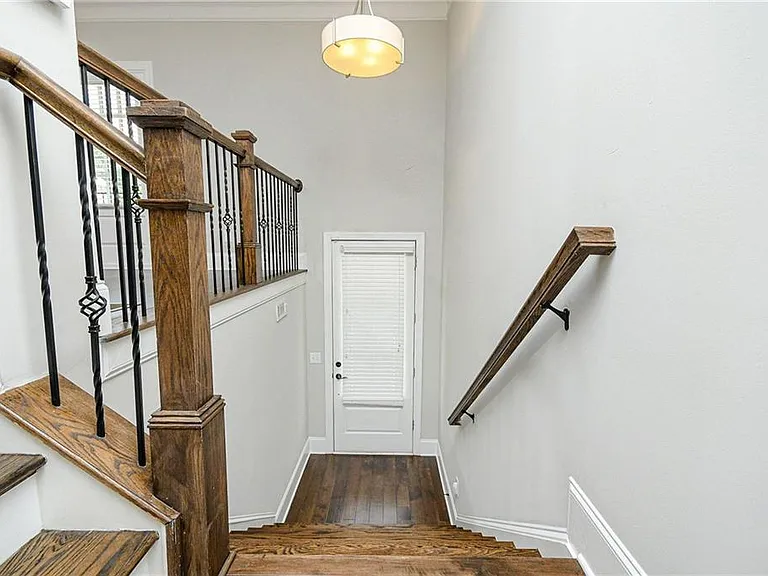 1299 Linden Ct NE — Photo 6