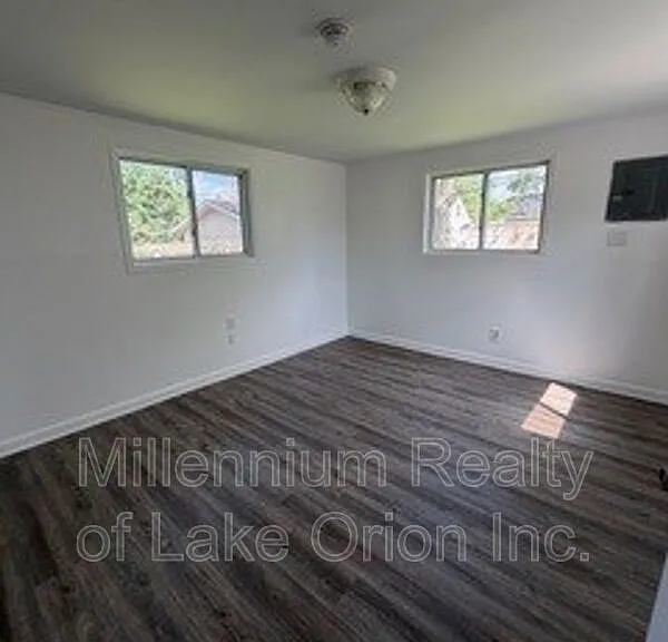 85 E Beverly Ave — Photo 12