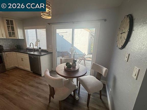 4th image of 4869 Wolf Way