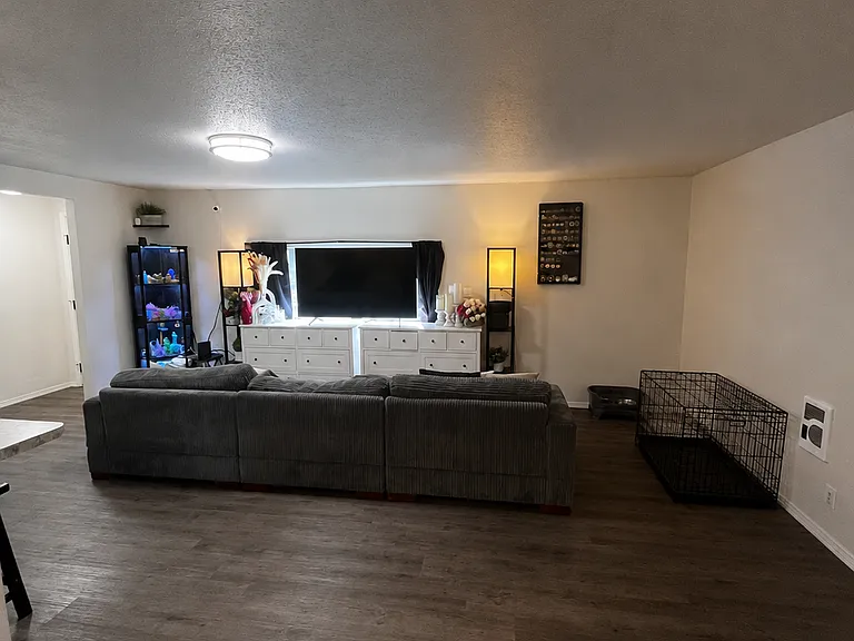 101 E Wood Ln — Photo 4