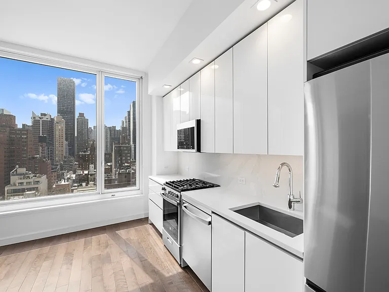 232 E 54th St #14B — Photo 5
