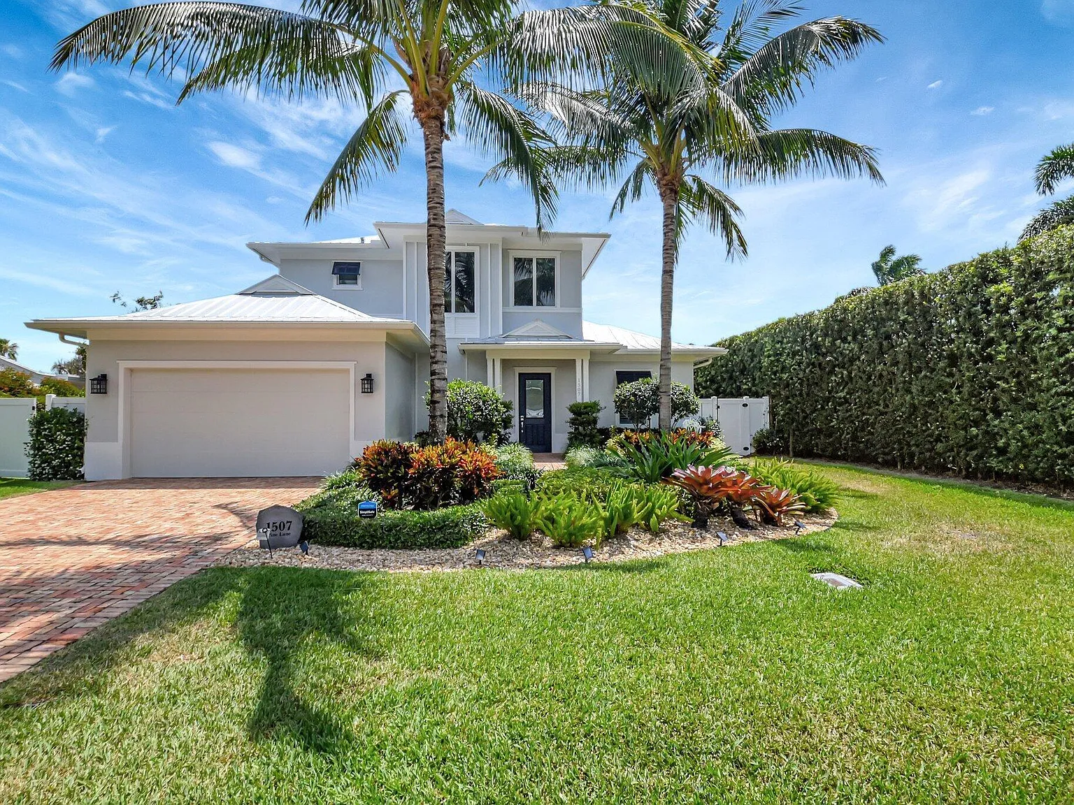 4 bed, 3.5 bath, 2660 sqft, $18,000 — Photo 1