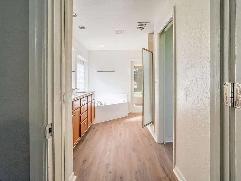 35221 W Griffin Dr — Photo 12