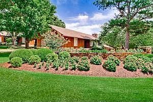 1st image of 3430 N Greenbriar Dr