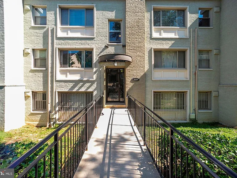 2838 Hartford St SE #304 — Photo 1