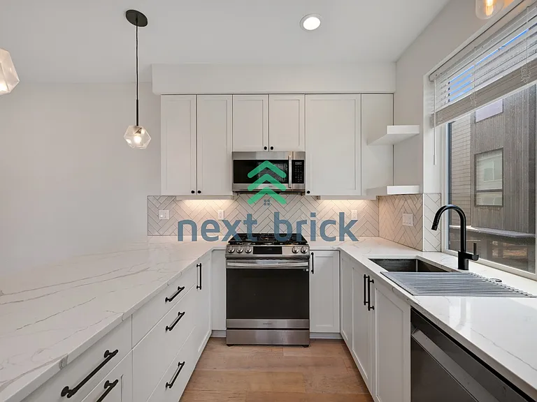 4521 Sunnyside Ave N #C — Photo 8