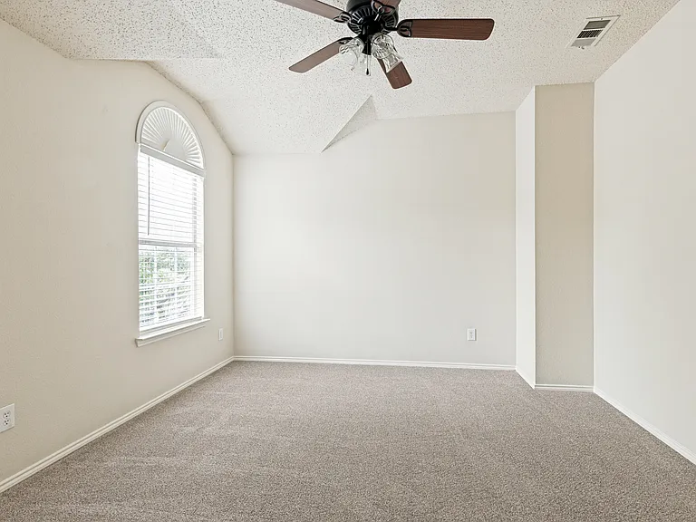 732 Fox Run Trl — Photo 8