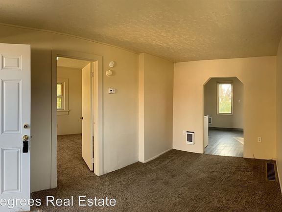 3rd image of 924 E Rockwell Ave