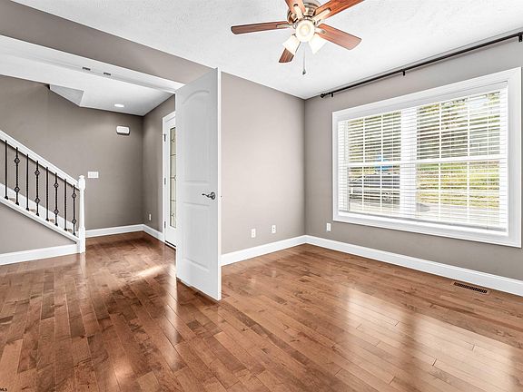 5th image of 127 Canto Dr