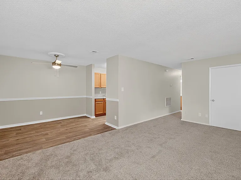 Sawbranch Apartments — Photo 52