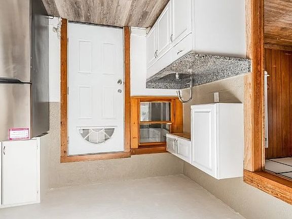 3rd image of 153 Mohawk St