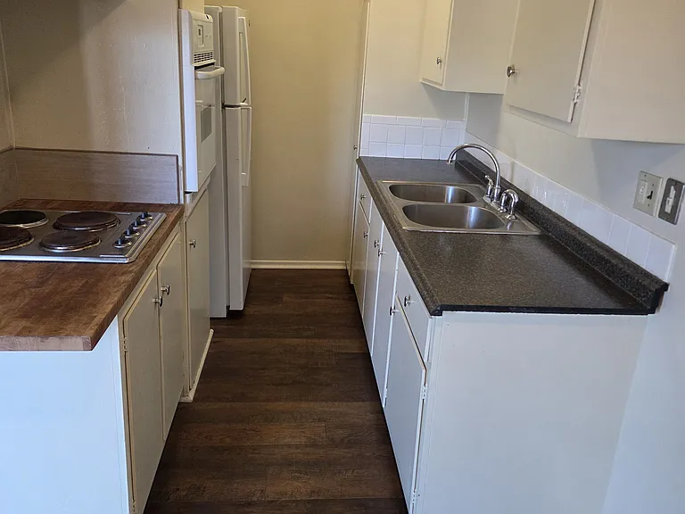 Moracambe Manor Apartments — Photo 5