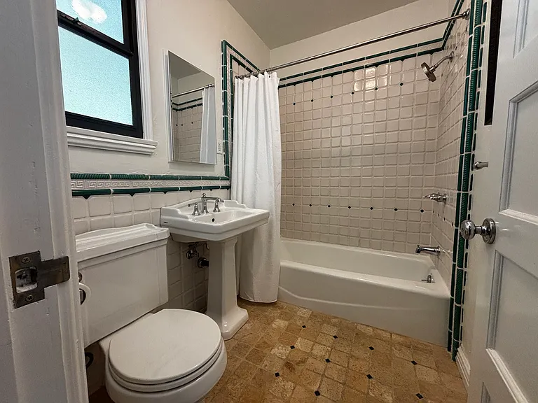 1151 Heather Sq — Photo 20