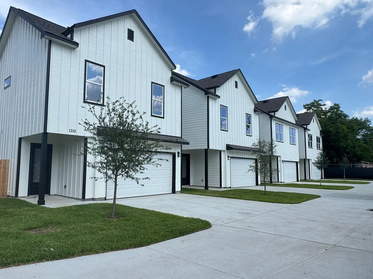 3 bed, 2.5 bath, 2040 sqft, $2,350 — Photo 2