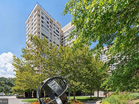 3rd image of 4515 Willard Ave APT 2417S