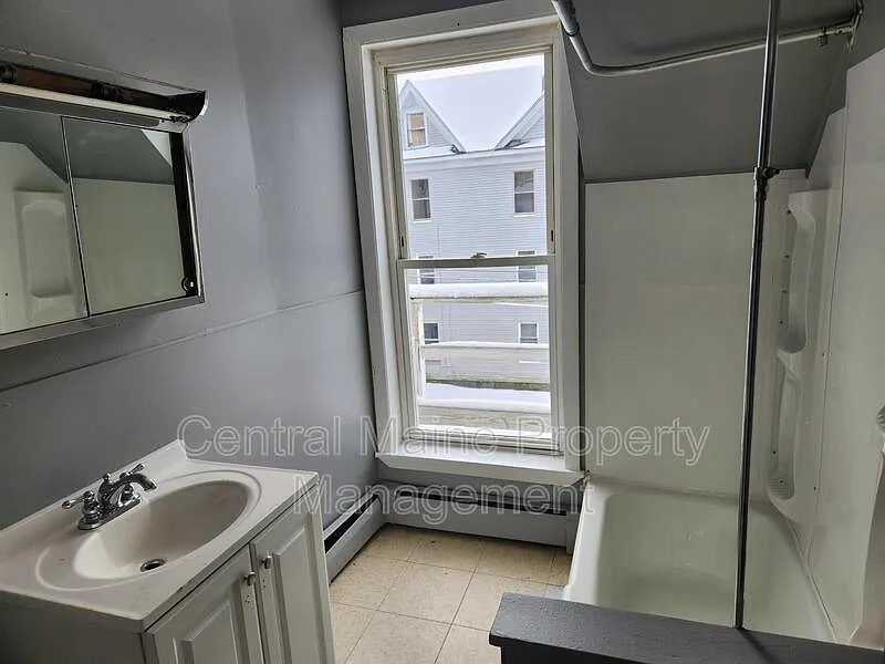 1 bed, 1.0 bath, 600 sqft, $900 — Photo 3