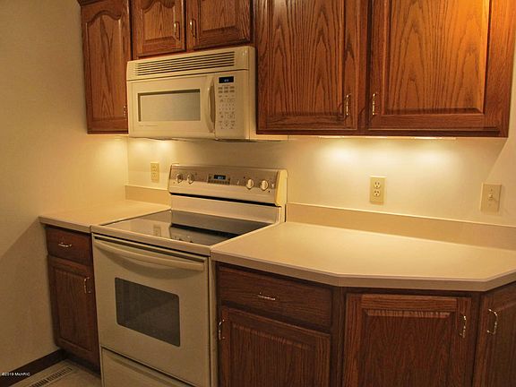 3rd image of 3317 Canterbury Ave
