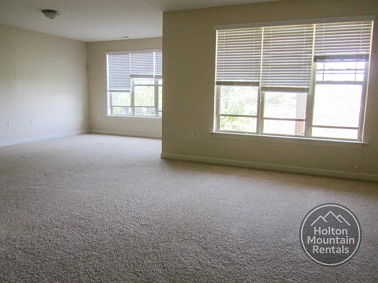 194-3B Azor Ct — Photo 5