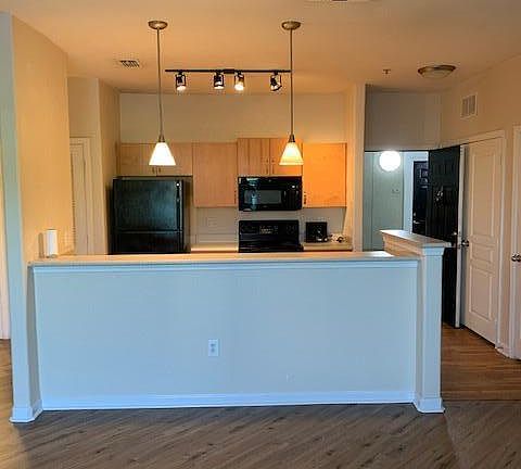 2nd image of 8290 GATE Parkway #604