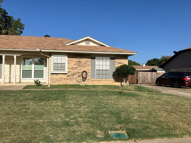 3002 Clover Ln — Photo 1