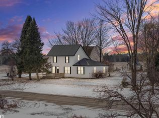 21239 5th Ave, Marion, MI 49665