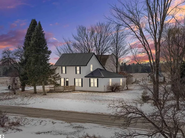 21239 5th Ave, Marion, MI 49665