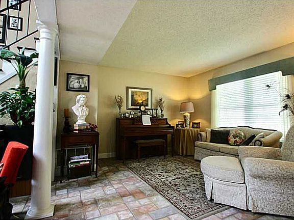 4th image of 416 Acadia Dr