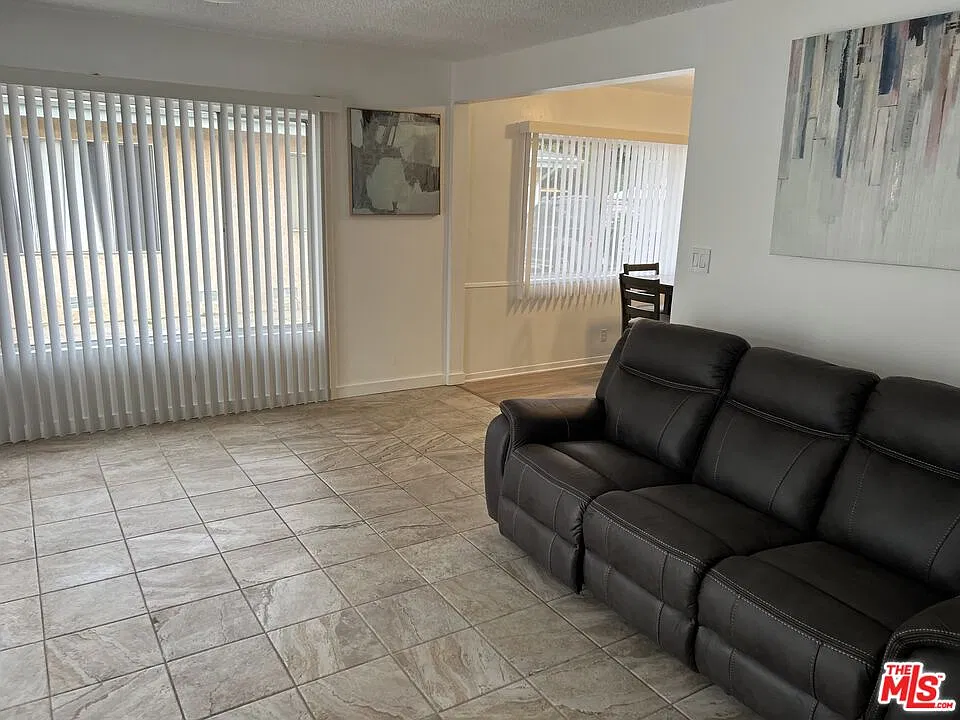 2 bed, 2.0 bath, 1120 sqft, $3,200 — Photo 3