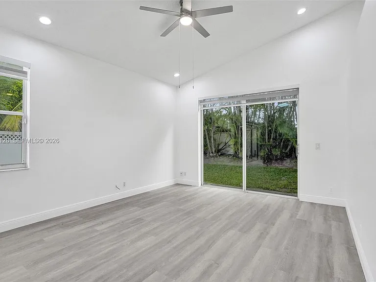 6931 NW 34th St — Photo 13