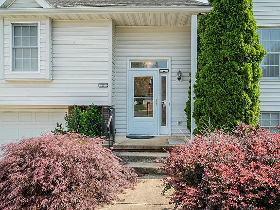 3rd image of 275 Dogwood Dr