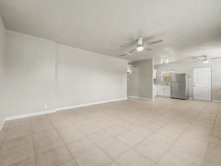 3107 N 25th Dr — Photo 8