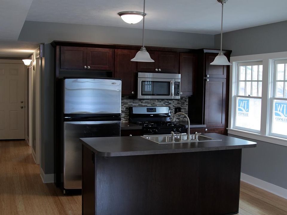 1st image of 556 Pleasant St SE #2