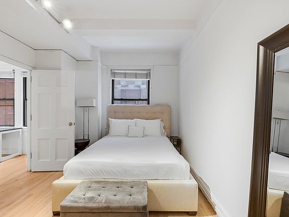 5th image of 145 W 58th St #6M