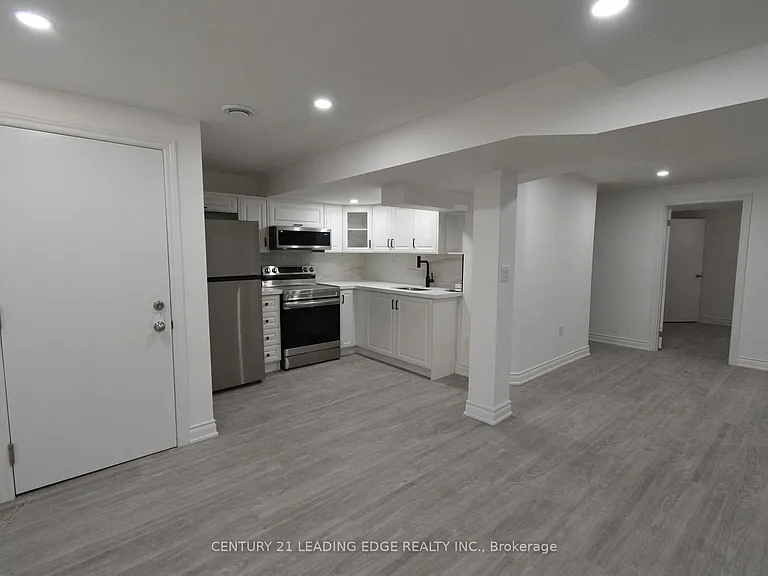 45 Lofthouse Dr — Photo 2