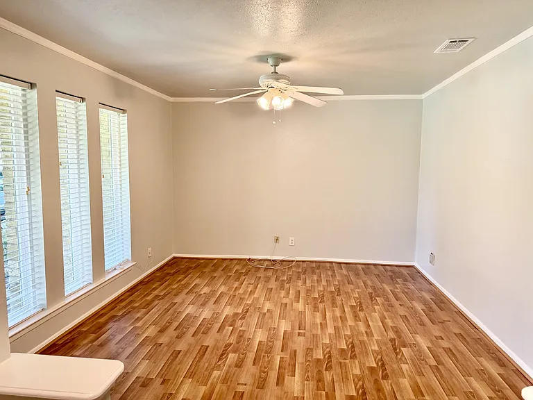 1212 Linden Dr — Photo 10