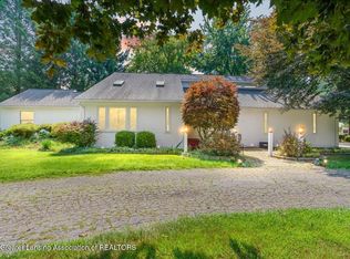 2015 Sunset Dr, Owosso, MI 48867